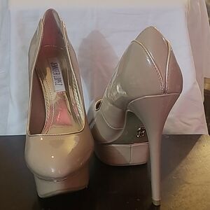 Size 7.5 med J.Lo Caliente Nude platform heels